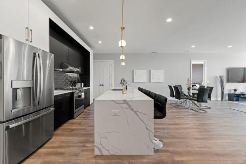 Insta-worthy 3bed 2bath Brand New Home w Balcony in Chicago, USA