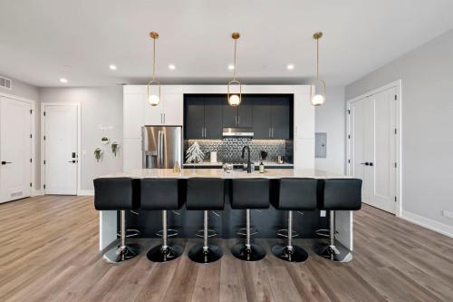 Insta-worthy 3bed 2bath Brand New Home w Balcony in Chicago, USA