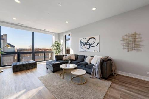 Insta-worthy 3bed 2bath Brand New Home w Balcony in Chicago, USA