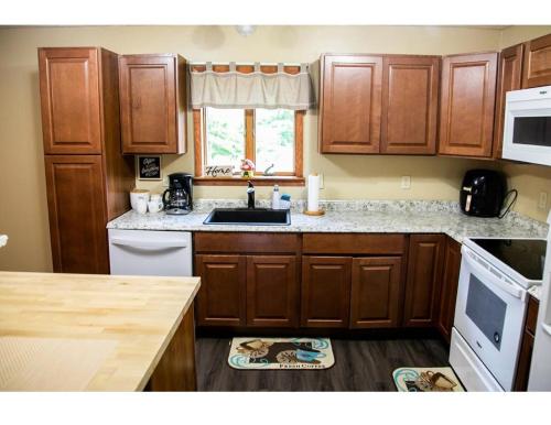 Cozy Palace in Livingston Manor, USA