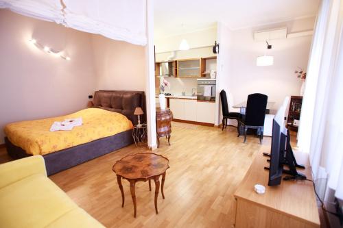 Sofia House with Private Parking, Janov (fotografie 8)