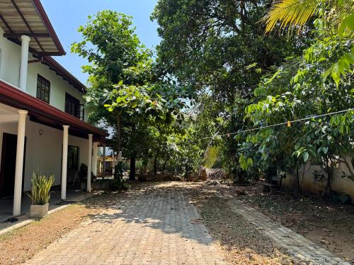 Taman, Dae Farm Resort in Halloluwa