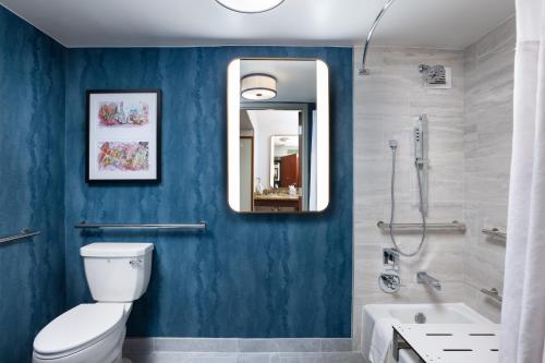 Junior King Suite with Kitchen and Tub - Mobility Accessible