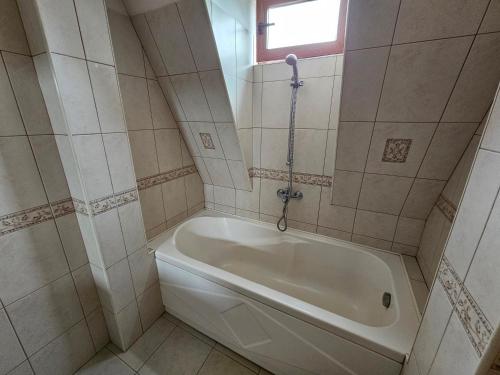2 bedrooms, 3 beds