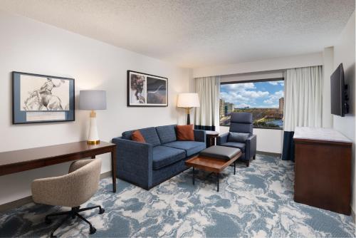 King Studio with Roll-In Shower and Kitchen - Mobility Accessible