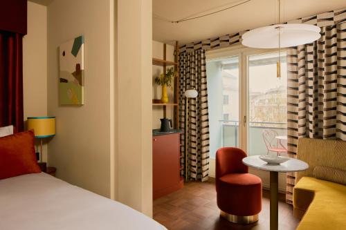 room detail thumbnail 0