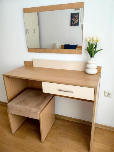 One-Bedroom Apartment image 4