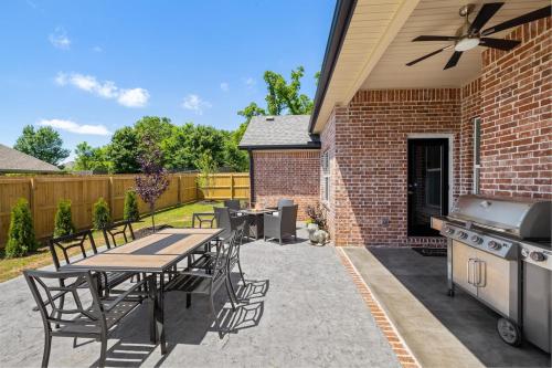 Copper Creek Retreat - Hot Tub - Fenced In Yard in Fayetteville, USA