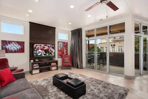 Dickson St Condo - On Dickson Street - Walkable in Fayetteville, USA