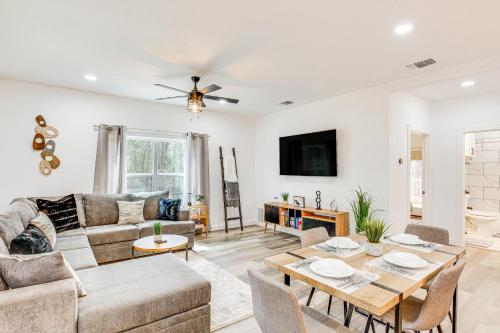 Winnsboro Barndominium w/ Fire Pit & Large Deck! in Vinsboro (TX)