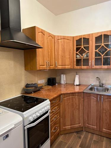 kuhinja, DZIRNAVU IELAS APARTMENT in Kuldiga