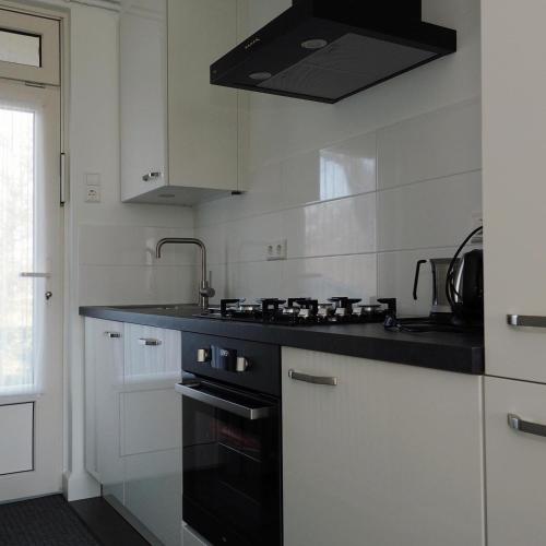 kuchnia, KURHAUS Appartement 3 Zoutelande in Zoutelande