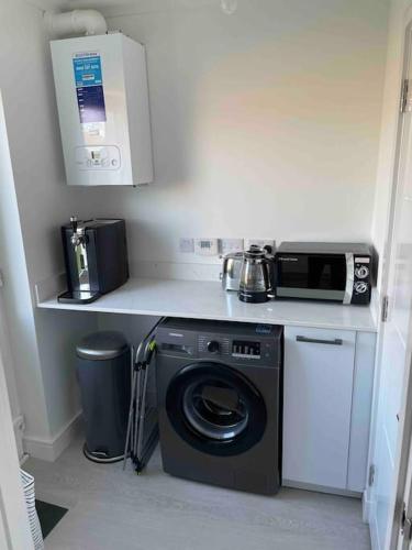 Modern 2 Bedroom House, Edinburgh. in Millerhill
