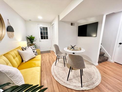 Luxury 4 bedroom 2 bath Lake Views in Marlborough (MA)
