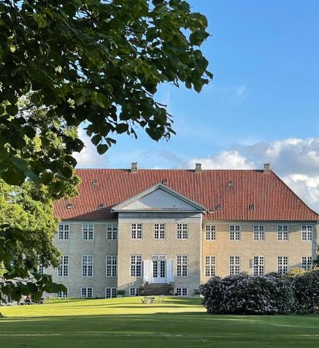 Skjoldenæsholm Slot