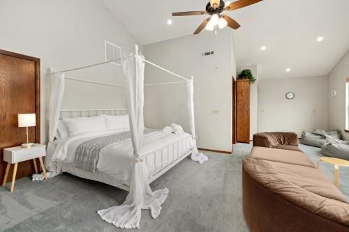 Hillside Hideaway - Lake Access - Hot Tub Hillside Hideaway - Lake Access - Hot Tub