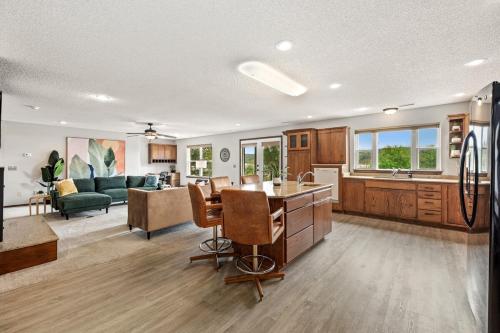 Hillside Hideaway - Lake Access - Hot Tub Hillside Hideaway - Lake Access - Hot Tub