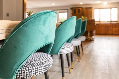 Hillside Hideaway - Lake Access - Hot Tub Hillside Hideaway - Lake Access - Hot Tub