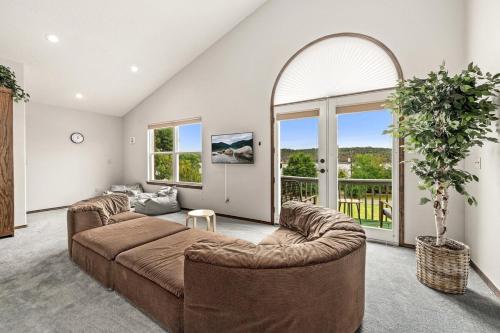 Hillside Hideaway - Lake Access - Hot Tub Hillside Hideaway - Lake Access - Hot Tub