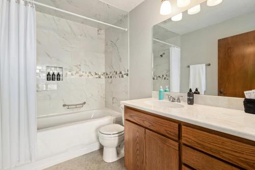 Hillside Hideaway - Lake Access - Hot Tub Hillside Hideaway - Lake Access - Hot Tub