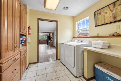 Hillside Hideaway - Lake Access - Hot Tub Hillside Hideaway - Lake Access - Hot Tub