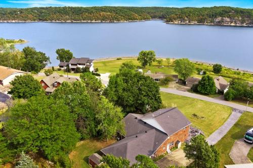 Hillside Hideaway - Lake Access - Hot Tub Hillside Hideaway - Lake Access - Hot Tub