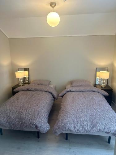 Sentral leilighet i rolig bygård, med heis, egen, veranda & 85" Smart TV (Sentral leilighet i rolig bygard, med heis, egen, veranda & 85" Smart TV) in Porsgrunn