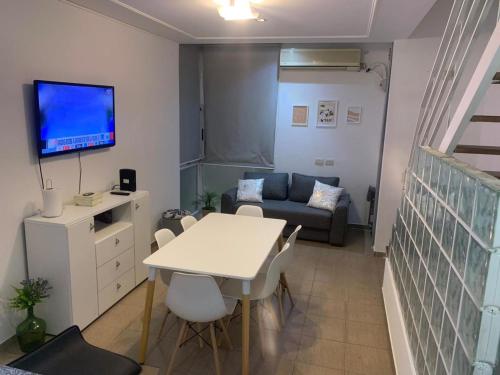 Triplex La plata para 6 personas con cochera y parrila