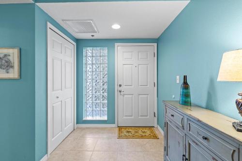 Oceanwalk 15-206 in New Smyrna Beach, USA