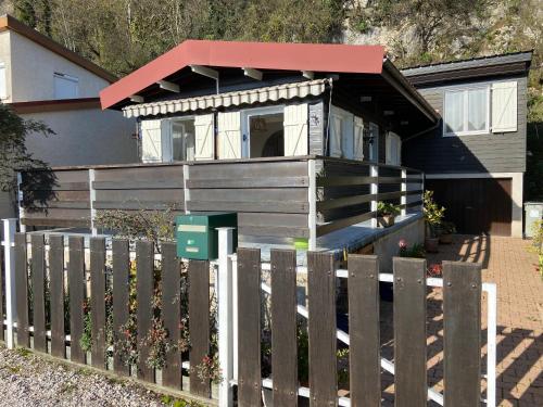 Chalet au bord de l eau - Location saisonnière - Rochefort-sur-Nenon