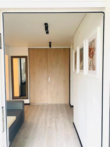 Modern & Cozy Gem - Spacious Central Retreat with private entrance, Wilno (zdjęcie 6)