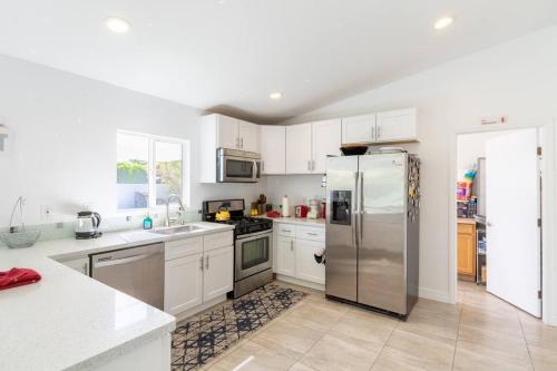 Airy Corner Lot MCM Oasis in Palm Springs, USA