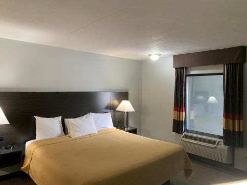 King Room - Mobility Access/Non-Smoking image 3