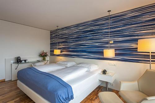 Premium Double Room with Balcony image 7
