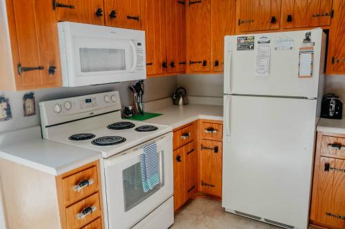 Grandpa's Den #205 - image 4