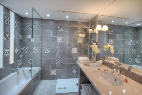 room detail thumbnail 2