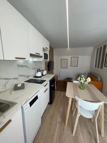 Konyha, Maison Meire Studios in Cognac