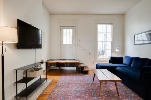 2br Apartment With King Beds, Historic Charm in Louisville, USA