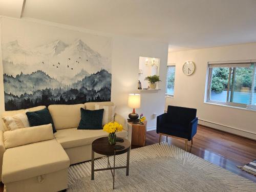 Cozy 1BR with Free Parking Downtown Conv Center