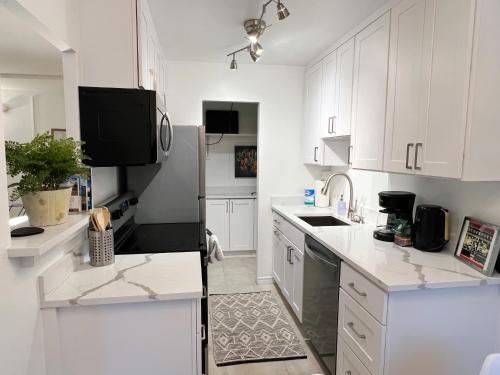 Létesítmények, Cozy Clean 1BR Free Parking Downtown Conv Center in First Domb