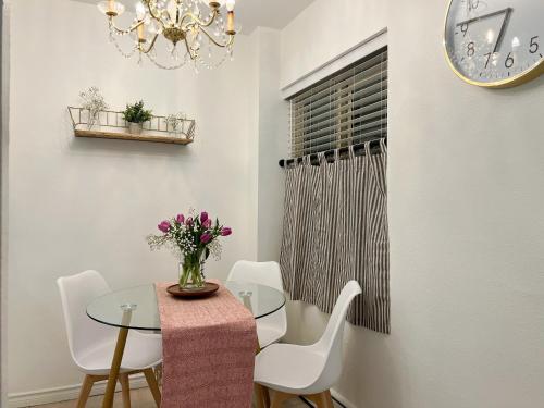 Létesítmények, Cozy Clean 1BR Free Parking Downtown Conv Center in First Domb