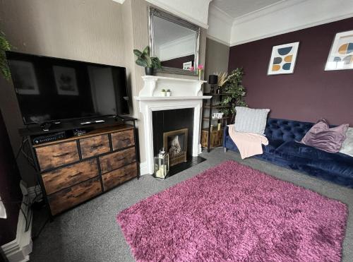 For contractors nr Worthing station large 4 bed 2bath house sleeps 10 by Eagle Owl Property photo 2