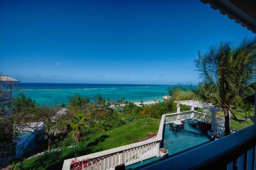 Surrounding environment, A Stone's Throw Away in Nassau