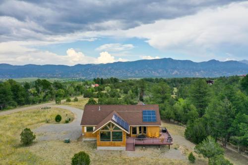 The Fox Den 360 Mtn View and On-Site Hiking! in Nathrop, USA