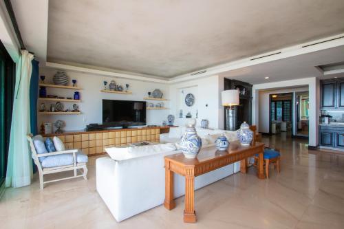 Hacienda de Playa, Luxury Beachfront Condo in Punta Mita, Mexico