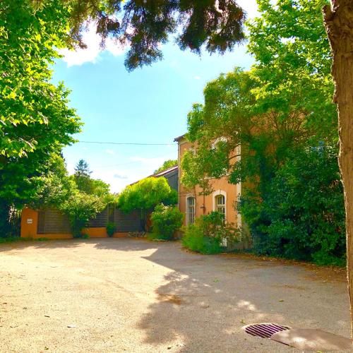 Grand loft avec piscine privée dans vielle gare - Location saisonnière - Pomas