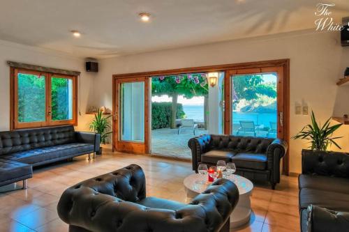Waterfront villa with breathtaking views and pool in Colera