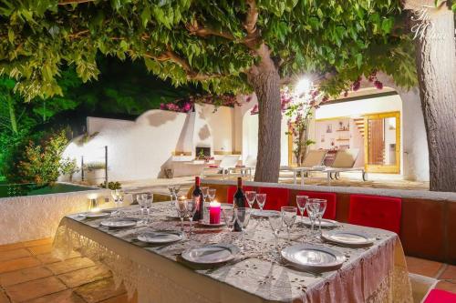 Waterfront villa with breathtaking views and pool in Colera