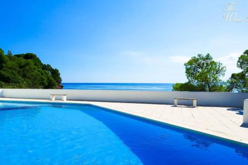 Waterfront villa with breathtaking views and pool in Colera