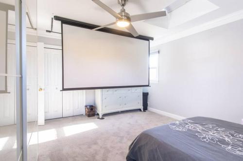 Spacious Home with Theater in Mattoon, USA